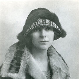 Portrait photographique de Monique Saint-Hélier, par Alref Rohrer, 1925-1926 (Collection iconographique, CLSR).