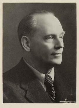 Portrait photographique de Guy de Pourtalès par le studio Harcourt, 1938 (Fonds Guy de Pourtalès, CLSR).